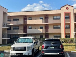 3399 Foxcroft Rd in Miramar, FL - Building Photo - Building Photo