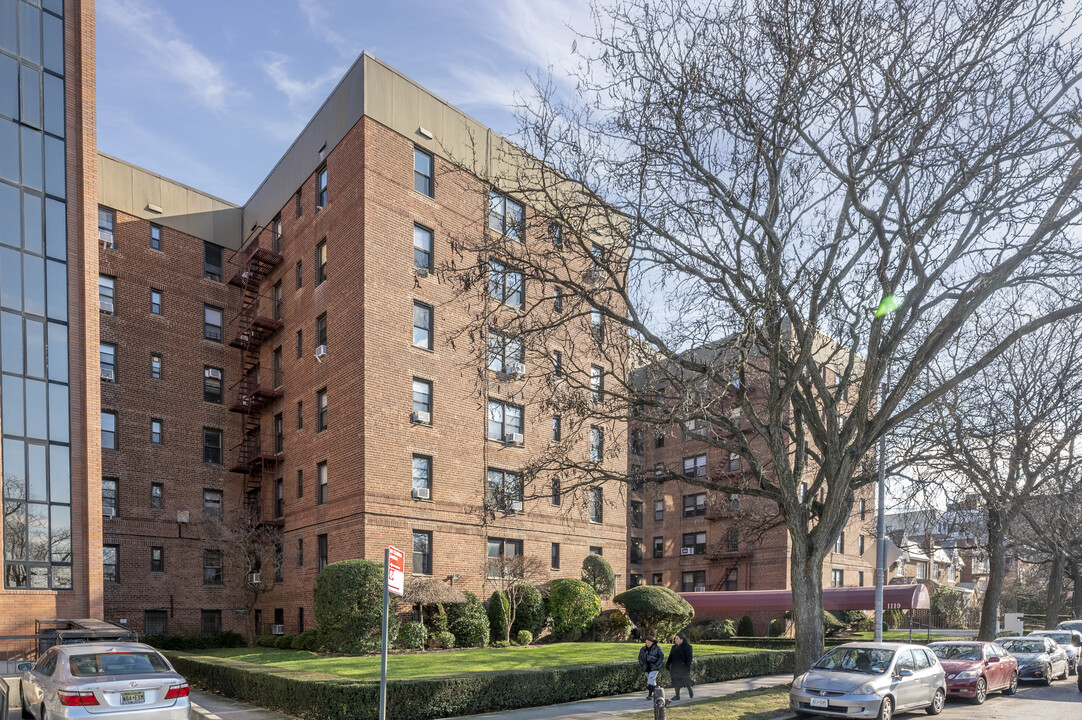 1119 Ocean Pky in Brooklyn, NY - Foto de edificio