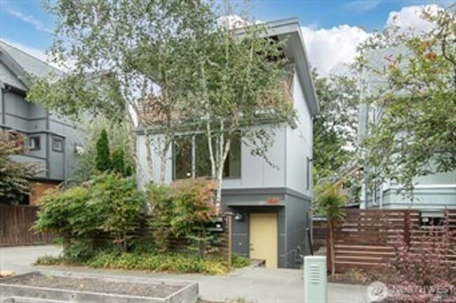 property at 106 30th Ave