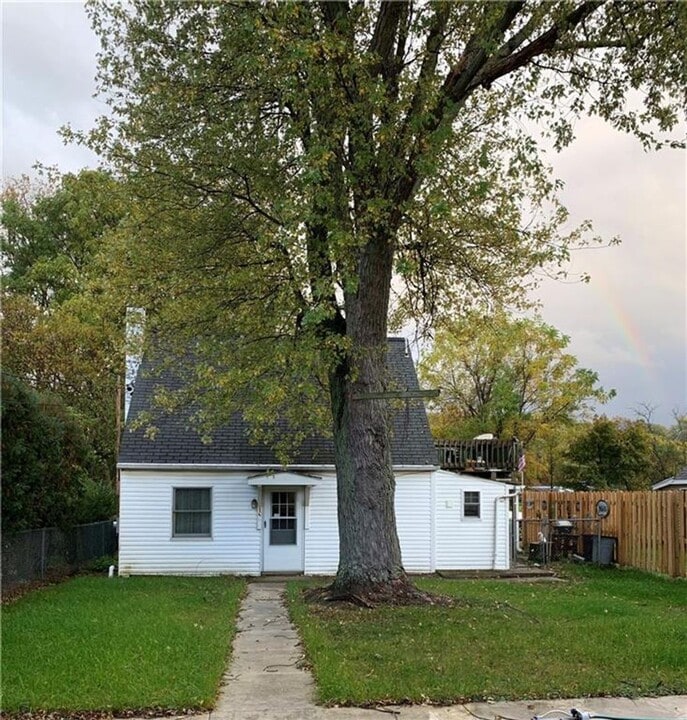 4021 Old French Rd in Erie, PA - Building Photo