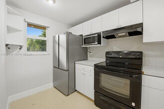 301 NW 109th Ave in Miami, FL - Building Photo - Building Photo