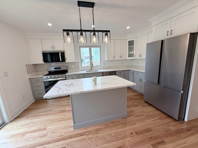 374 Semel Ave, Unit A in Garfield, NJ - Foto de edificio - Building Photo