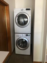 1880 Lake Cove Ave in Eugene, OR - Building Photo - Building Photo