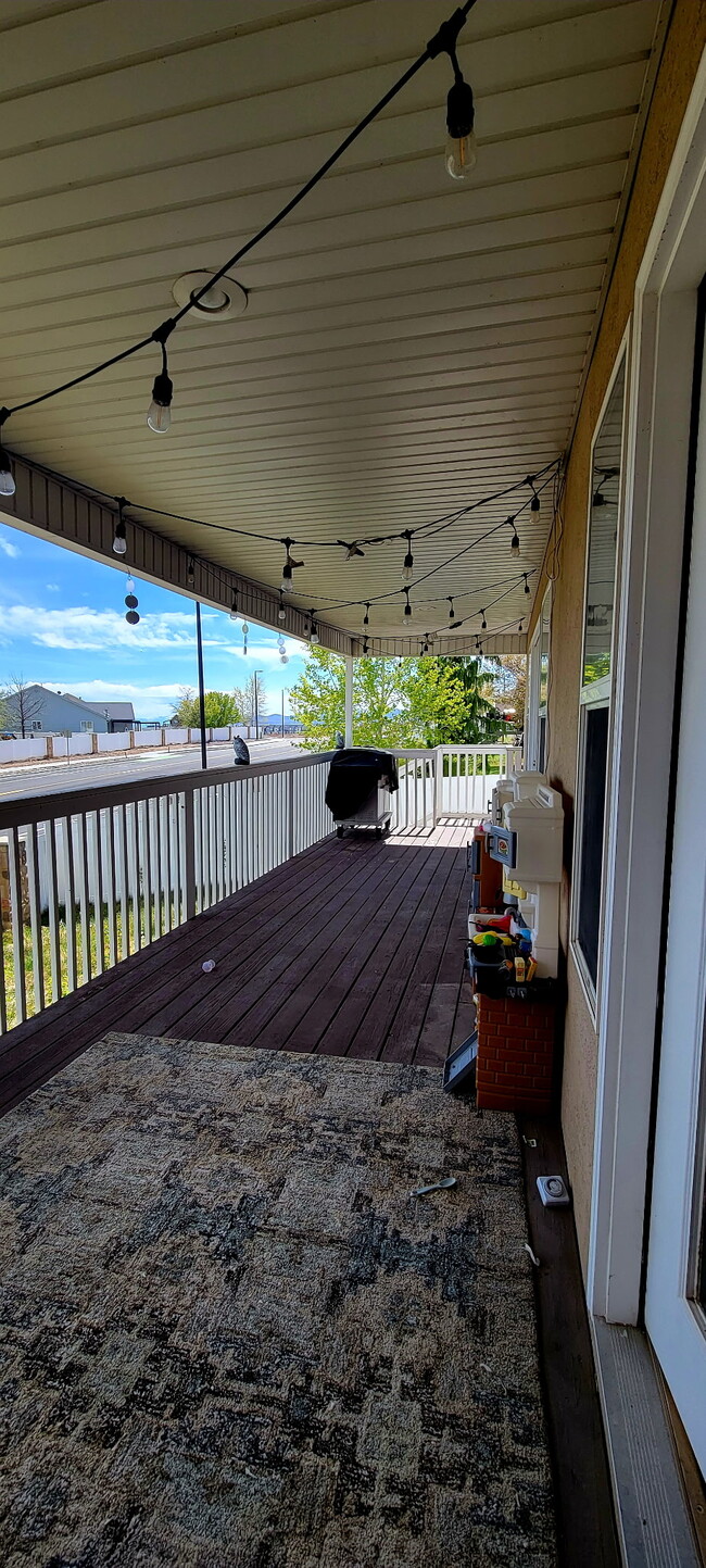 8543 Poison Oak Dr in West Jordan, UT - Building Photo - Building Photo