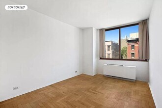 393 W 49th St in New York, NY - Building Photo - Building Photo