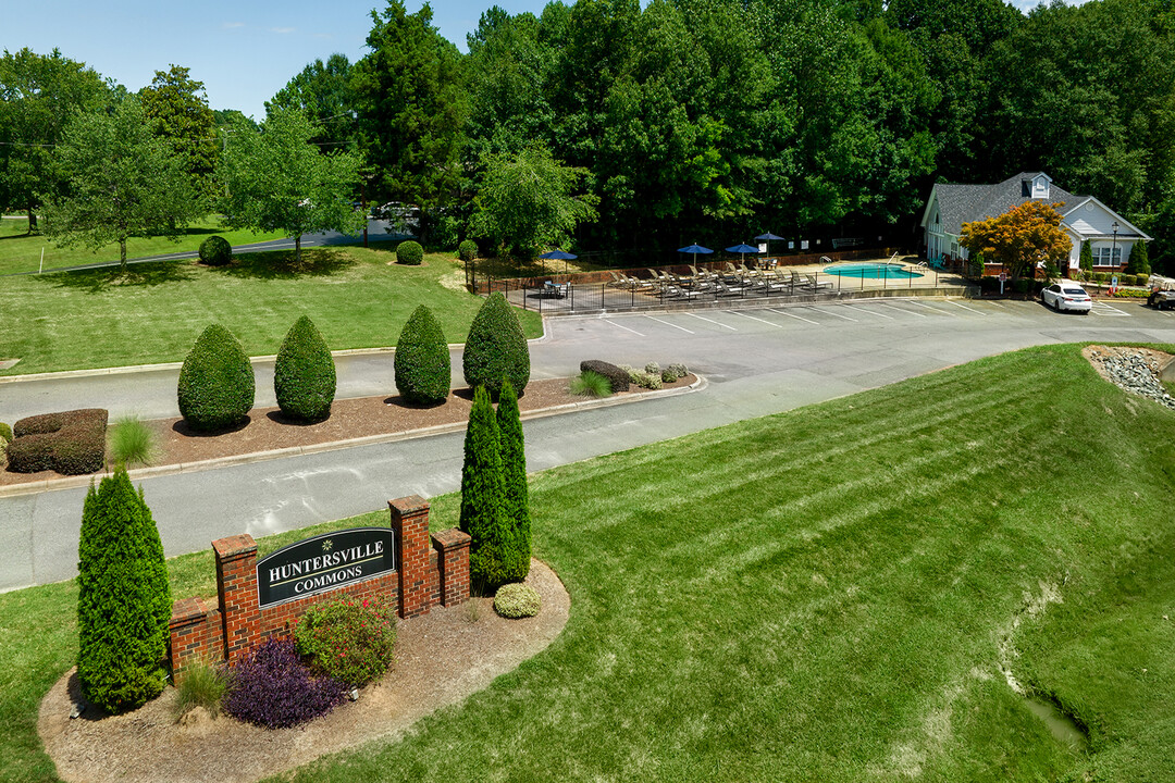 Huntersville Commons in Huntersville, NC - Building Photo