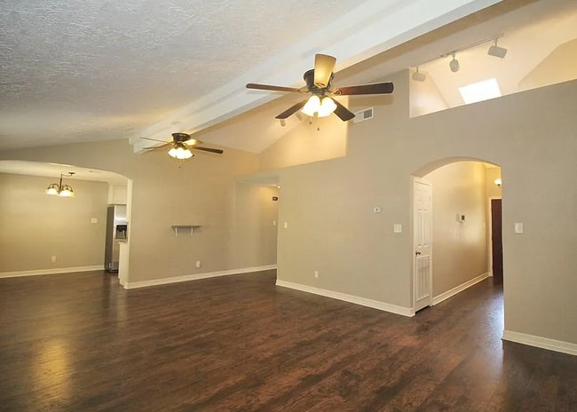 9260 Josey St in Beaumont, TX - Building Photo - Building Photo
