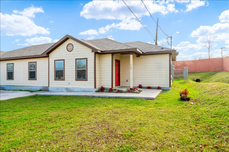169 Rosedale Ave in New Braunfels, TX - Building Photo