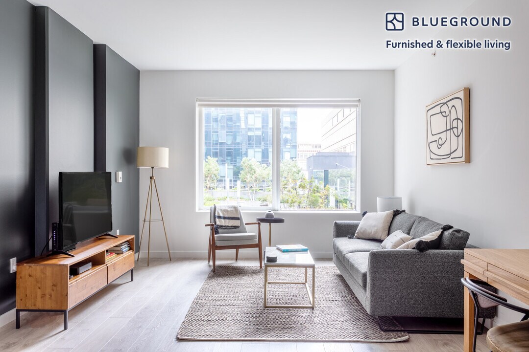 8 10th St in San Francisco, CA - Building Photo