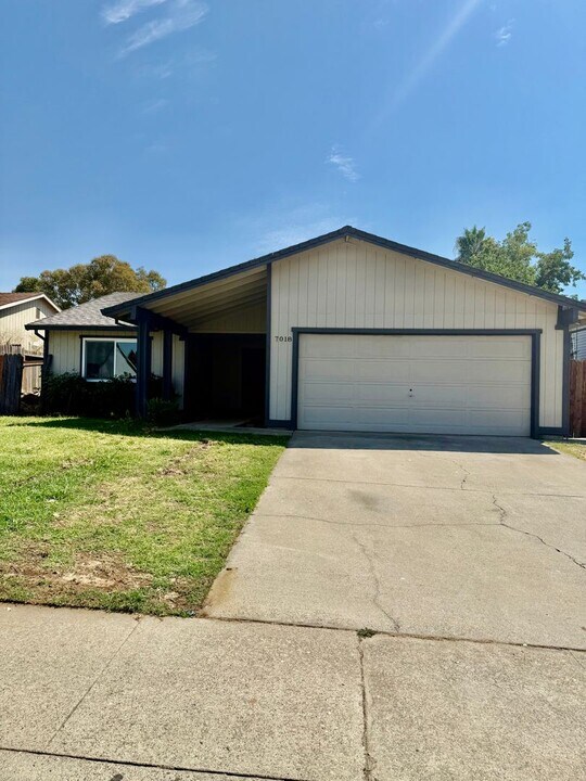 7018 Whyte Ave in Citrus Heights, CA - Building Photo