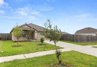 4627 Sterling Pr Trl in Baytown, TX - Building Photo - Building Photo