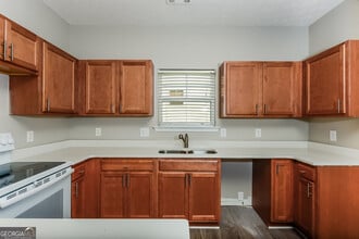 4683 Highpoint Ln in Atlanta, GA - Foto de edificio - Building Photo