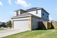 524 Circle Wy in Jarrell, TX - Foto de edificio - Building Photo