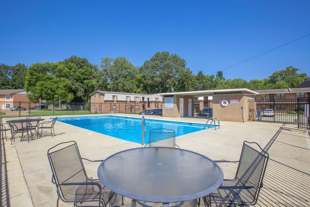 Cedar Cove Apartments in Starkville, MS - Building Photo