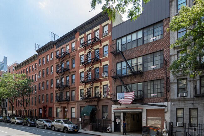 438 W 49th St in New York, NY - Foto de edificio - Building Photo