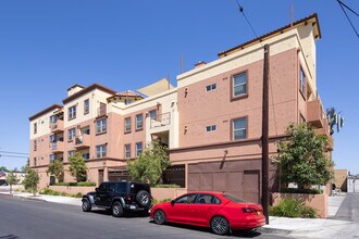 Archwood Court in Van Nuys, CA - Building Photo - Building Photo