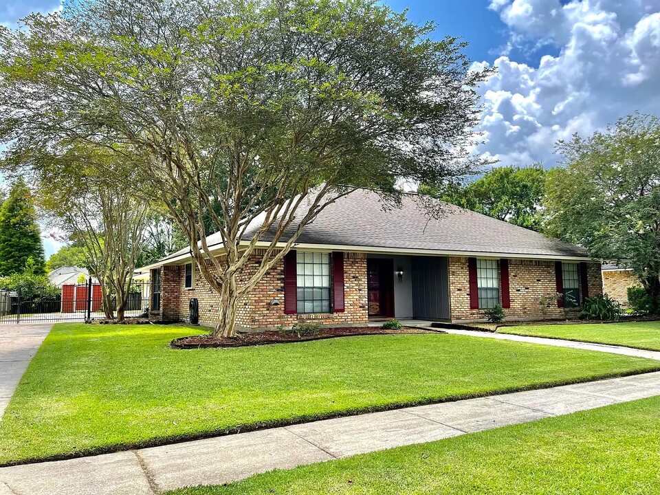 13632 Shady Ridge Ave in Baton Rouge, LA - Building Photo