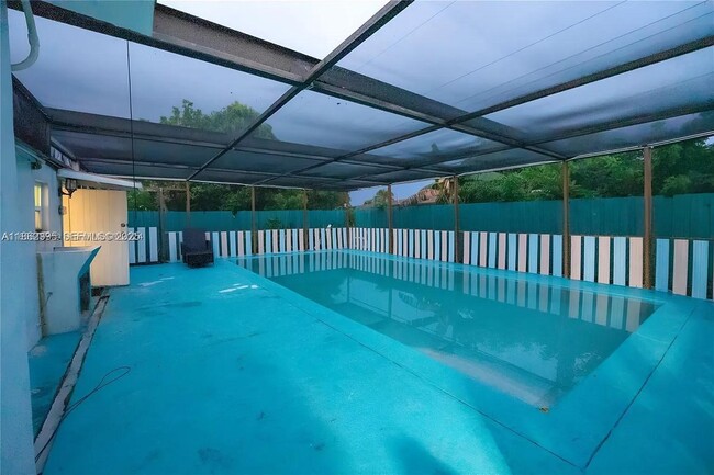 15735 NW 28th Pl in Opa Locka, FL - Building Photo - Building Photo