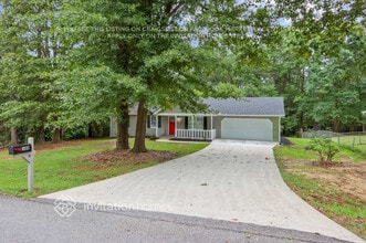 300 E Country Woods Dr in Covington, GA - Foto de edificio - Building Photo