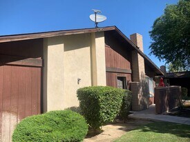 7704 N Laurelglen Blvd in Bakersfield, CA - Building Photo