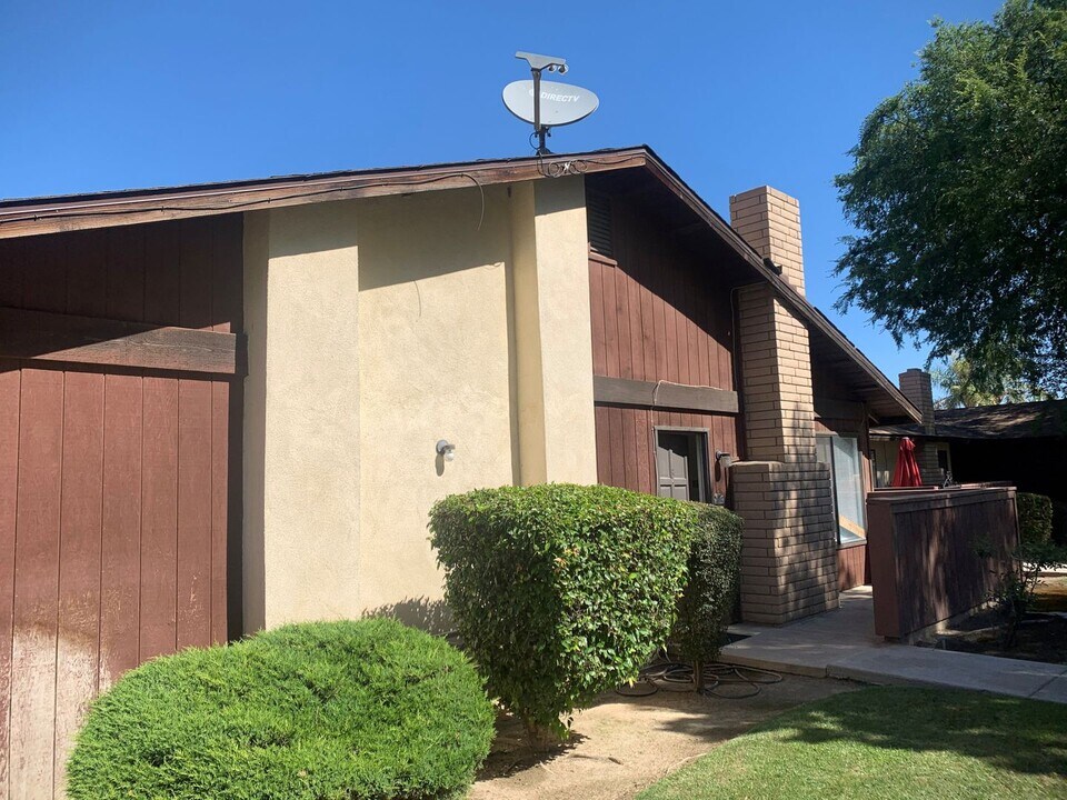 7704 N Laurelglen Blvd in Bakersfield, CA - Building Photo