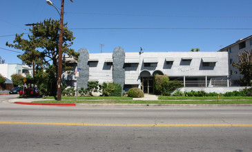 The Val Le Jour in Van Nuys, CA - Building Photo - Building Photo