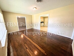 509 Lake Shore Dr in Ennis, TX - Foto de edificio - Building Photo