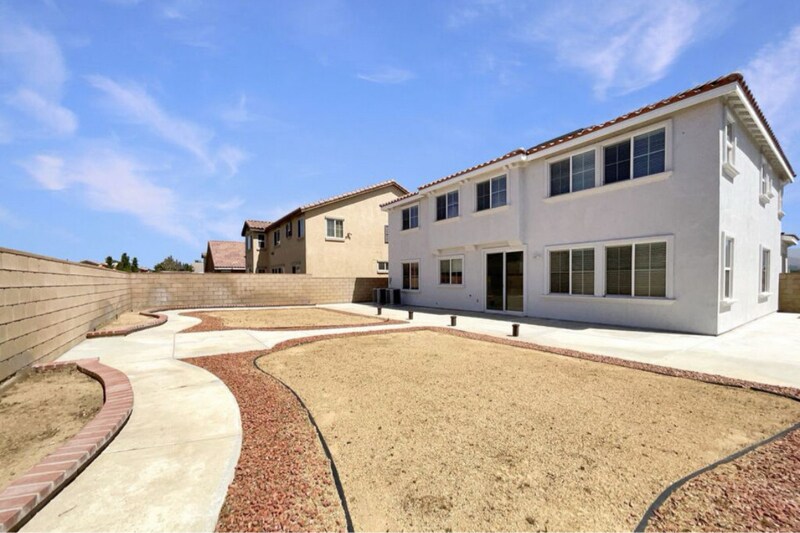 1058 W Ave K in Lancaster, CA - Building Photo