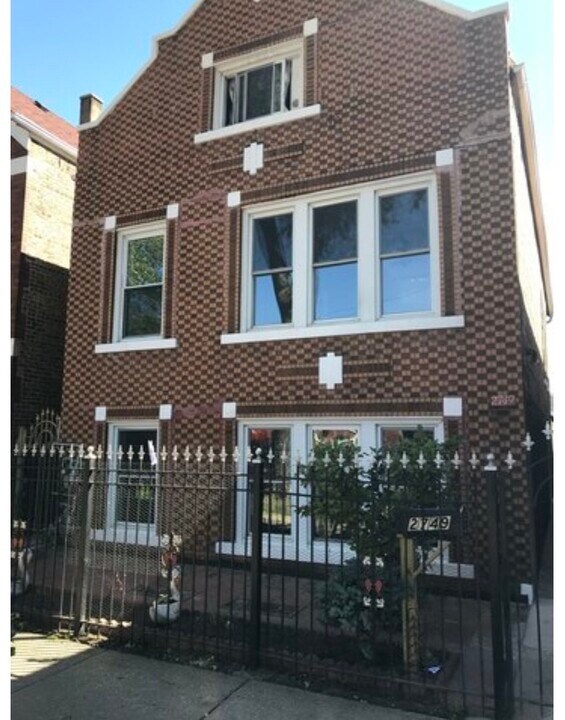 2749 S Trumbull Ave in Chicago, IL - Building Photo