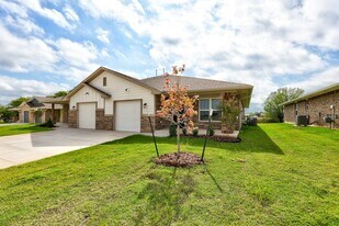 618 Juniper St in Washington, OK - Building Photo