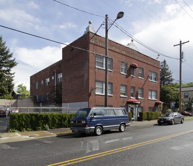 Lanning Court in Portland, OR - Foto de edificio - Building Photo