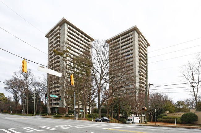 Plaza Towers in Atlanta, GA - Building Photo - Building Photo