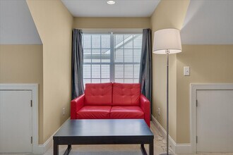 320 Lawrence Rd in Cary, NC - Foto de edificio - Building Photo