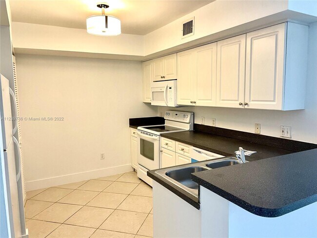150 NW 96th Ave, Unit 207 in Pembroke Pines, FL - Building Photo - Building Photo