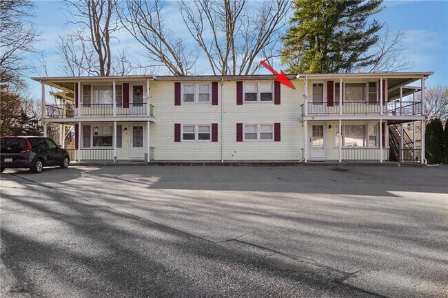 35 W Wrentham Rd in Cumberland, RI - Foto de edificio - Building Photo