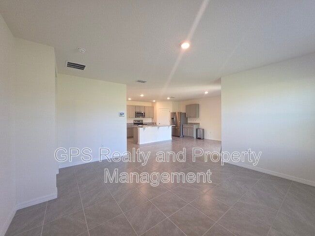 33409 Country House Dr in Sorrento, FL - Building Photo - Building Photo