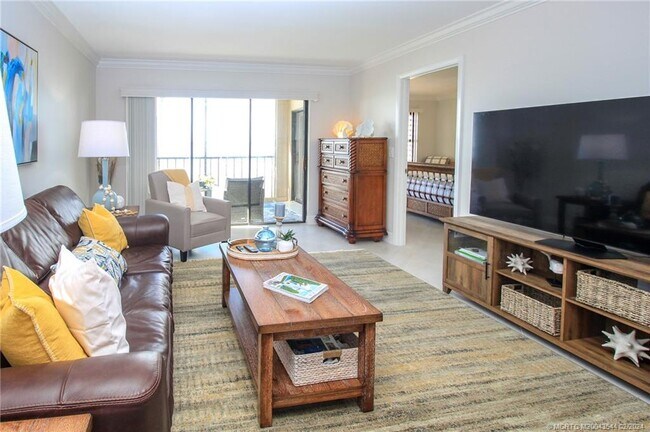 4440 NE Sandpebble Trce