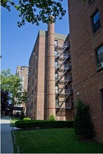 Colony Manor in Brooklyn, NY - Foto de edificio - Building Photo