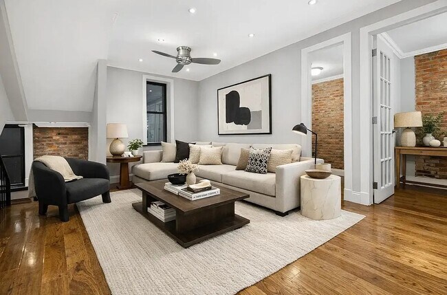 227 E 82nd St, Unit 1R in New York, NY - Foto de edificio - Building Photo