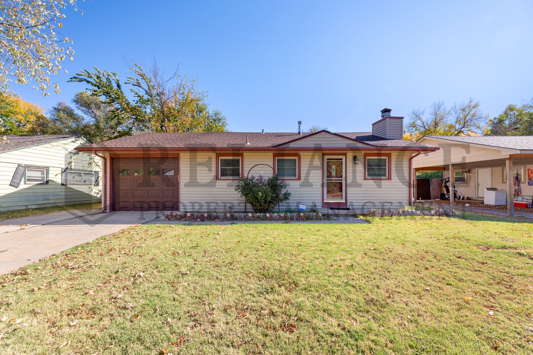 3302 S Fern St in Wichita, KS - Building Photo