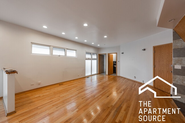 property at 1049 N Winchester Ave