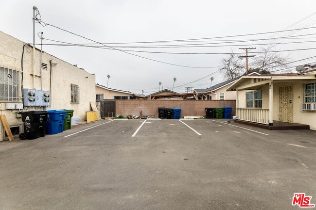 138 W 82nd St in Los Angeles, CA - Building Photo - Building Photo