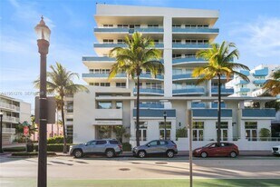 200 Ocean Dr in Miami Beach, FL - Building Photo