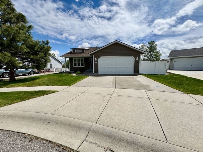 property at 1353 Matador Cir