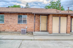 380 Jill Ct in Fernley, NV - Building Photo