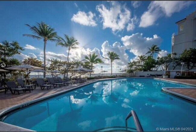 1905 N Ocean Blvd-Unit -5E in Fort Lauderdale, FL - Building Photo - Building Photo