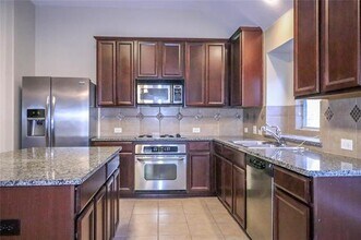 725 Red Elm Ln in Fort Worth, TX - Building Photo - Building Photo