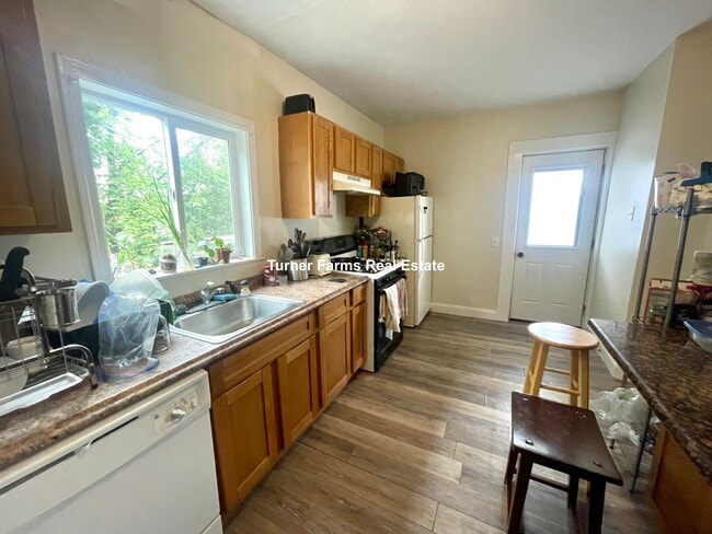 123 Winthrop St, Unit 1 in Medford, MA - Foto de edificio - Building Photo
