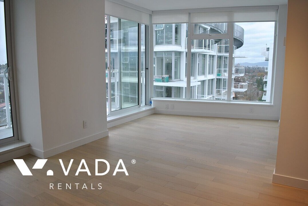 2220 Kingsway in Vancouver, BC - Building Photo