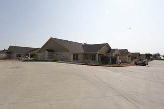 Emerald Cottages of Round Rock in Round Rock, TX - Building Photo - Building Photo